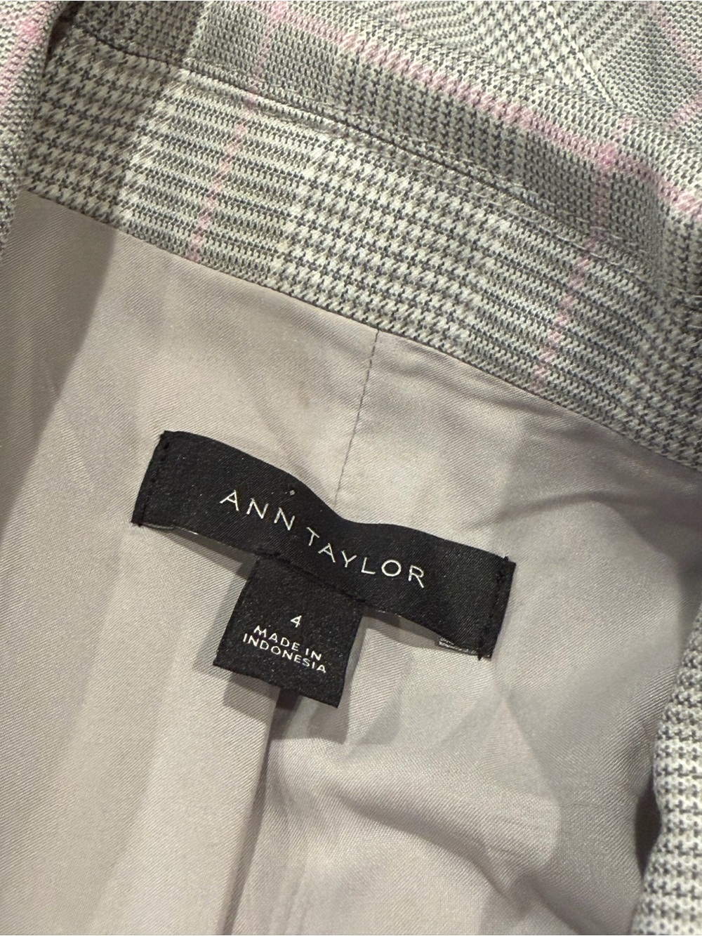 Ann Taylor Plaid Blazer, Size 4 - Picture 4 of 6